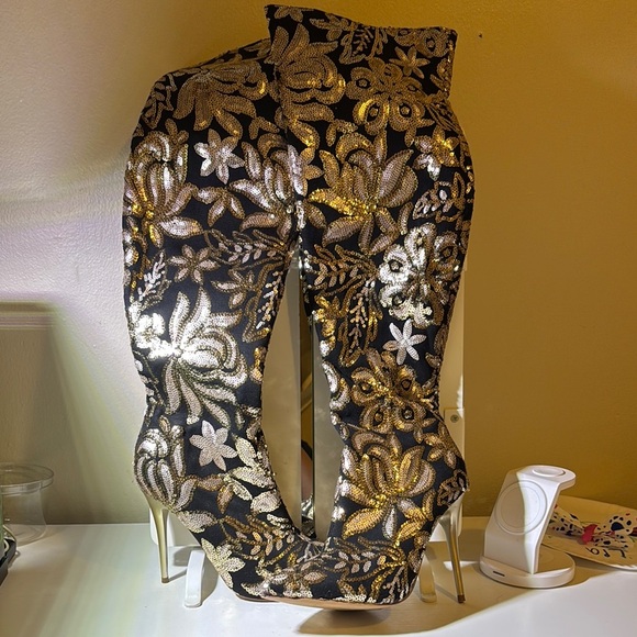 Shoe Republic LA Black and Gold Sequin Floral Heels - Picture 1 of 4